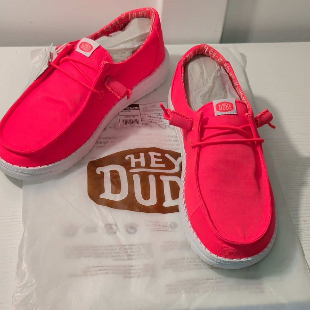 Hey Dude NWT 8 Coral